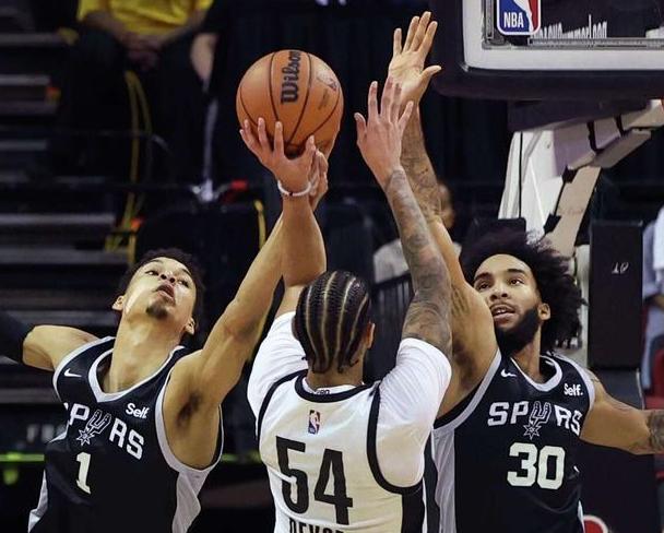 包含欧超杯倒计时，圣安东尼奥马刺关键时刻主帅复盘，细节引发关注，信心回归，球队文化再被提及的词条