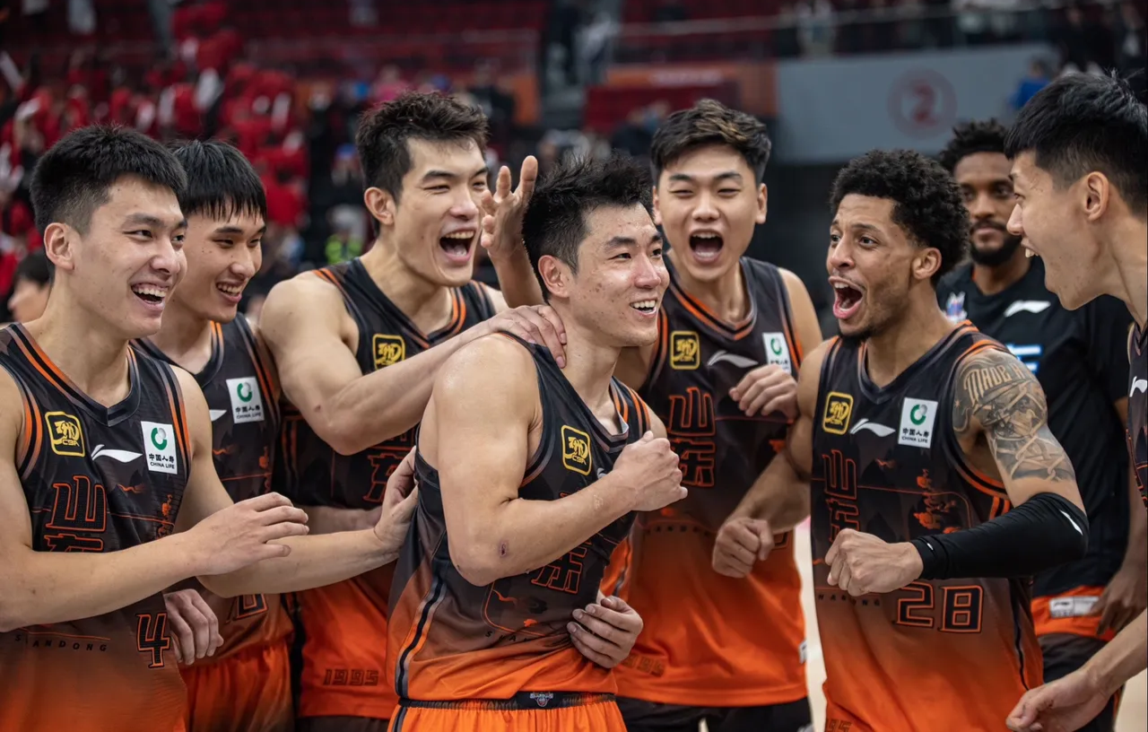 华体会首选平台深圳男篮迎英超关键赛，集结日外线爆发，话题不断，年轻球员得到机会的简单介绍