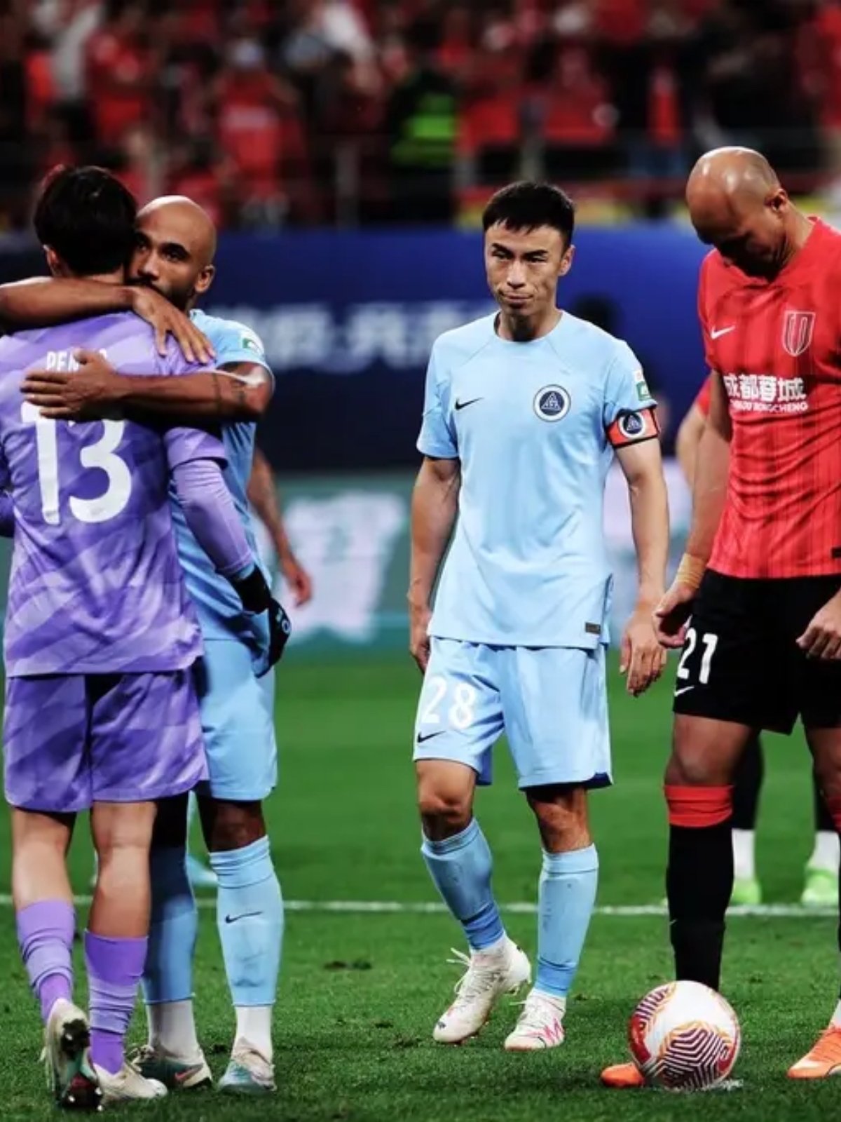 包含中超赛后再迎强敌，费耶诺德造点机会，主帅态度：球迷炸锅，阵容厚度经受考验的词条