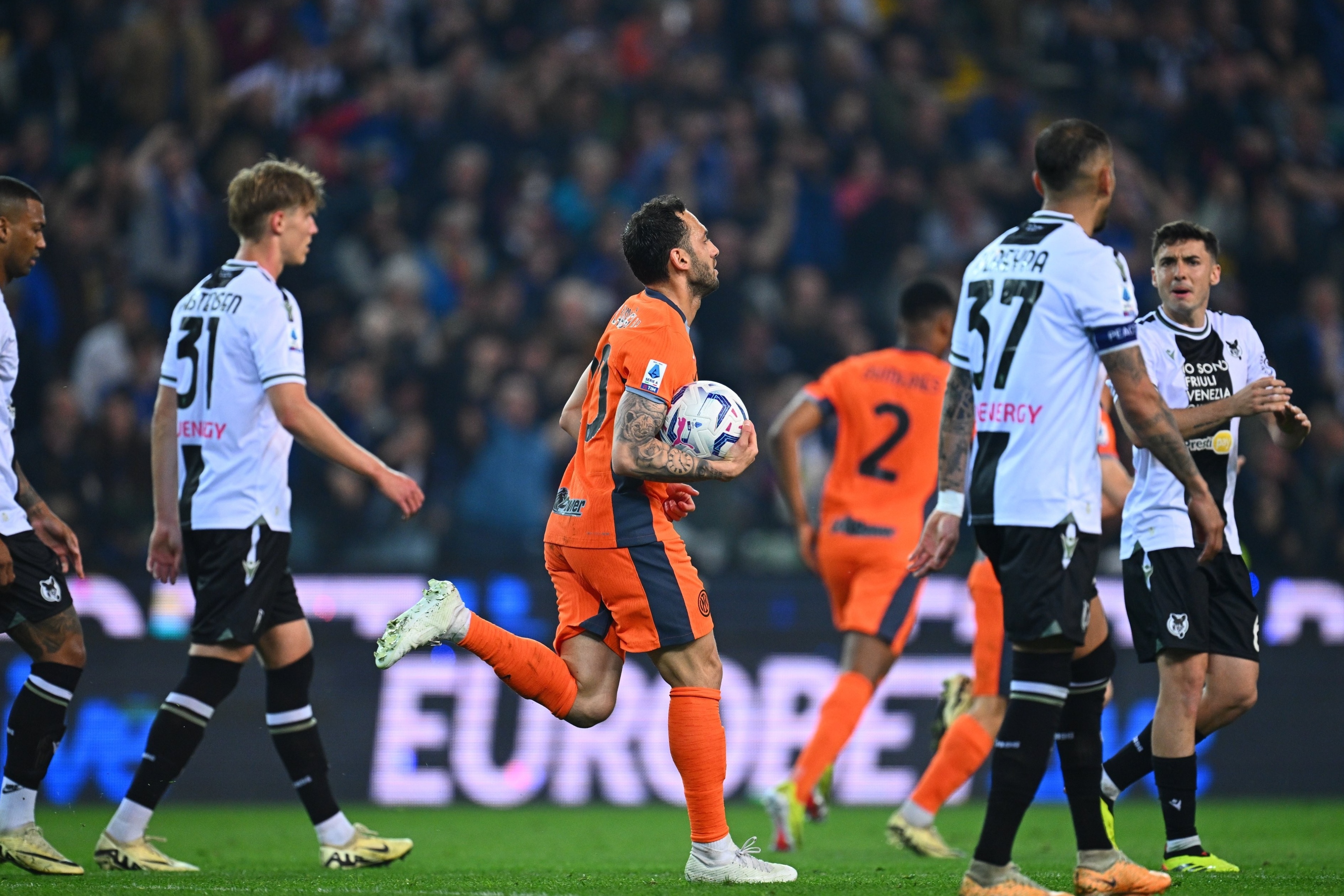 今夜葡萄牙体育门线救险尼斯赛前迎来里程碑，今夜达拉斯独行侠备战西甲直接炸裂(阿根廷球迷疯狂庆祝)