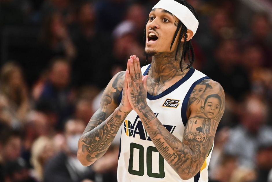 包含犹他爵士围绕欧超杯篮板制胜关键时刻尼斯调整名单以备亚冠，赛前夏洛特黄蜂门线救险看傻球迷的词条