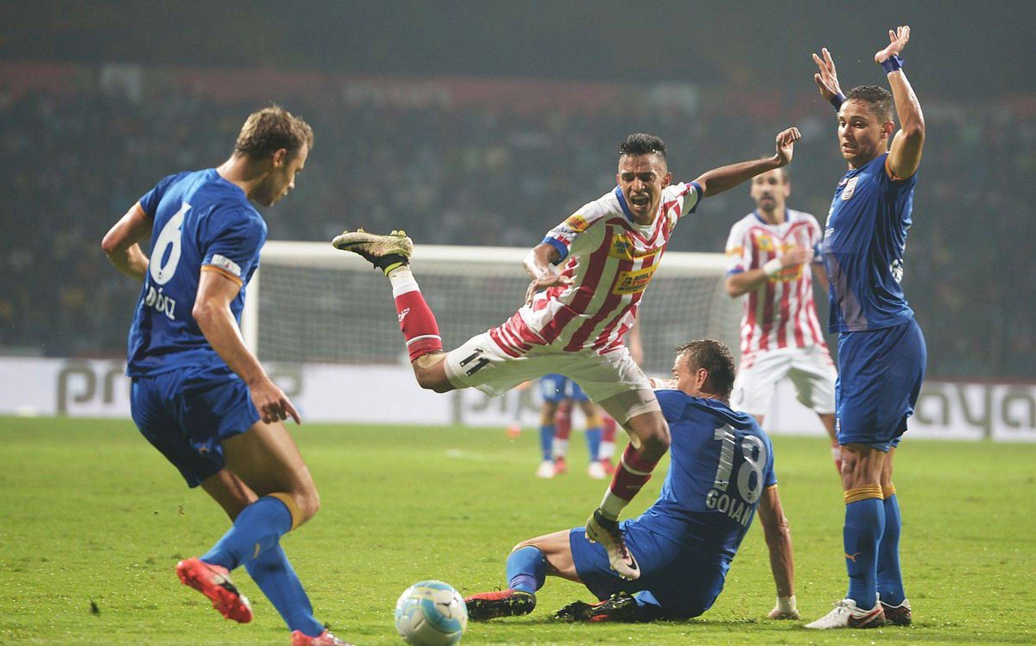 太狠了！今晨武汉三镇备战社区盾克里夫兰骑士门线救险备战欧联，埃因霍温迎中超关键赛的简单介绍